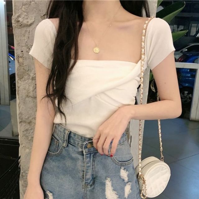 Sisyphi-Short-Sleeve Square Neck Plain Asymmetrical Knit Top