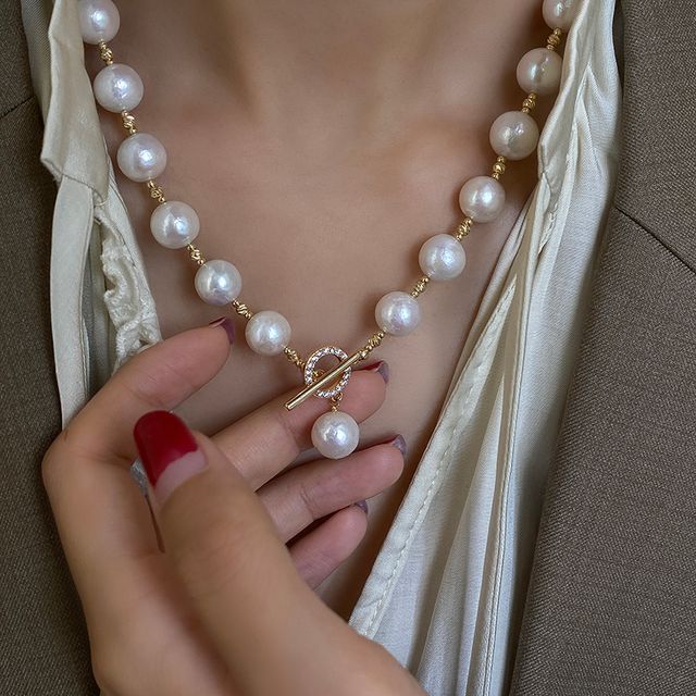 Sugar Lump - Faux Pearl Pendant Choker 