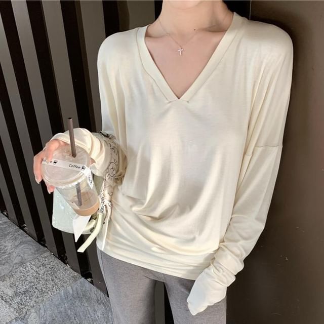 Essere-Long-Sleeve V-Neck Asymmetrical T-Shirt