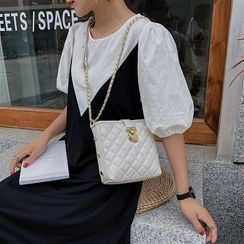 NewTown - Quilted Crossbody Bag NewTown - Quilted Crossbody Bag