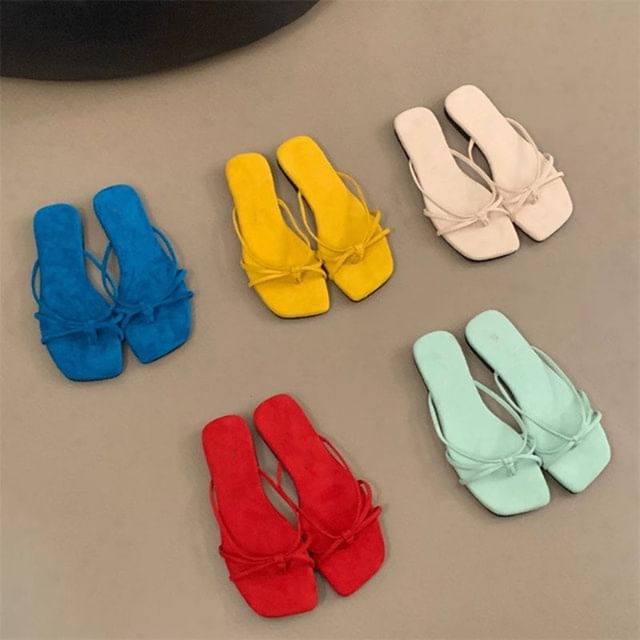 Asterisk-Plain Strap Sandals