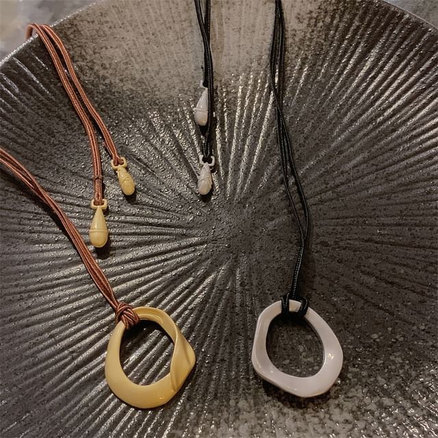 Sharkkira-Circle Pendant Necklace