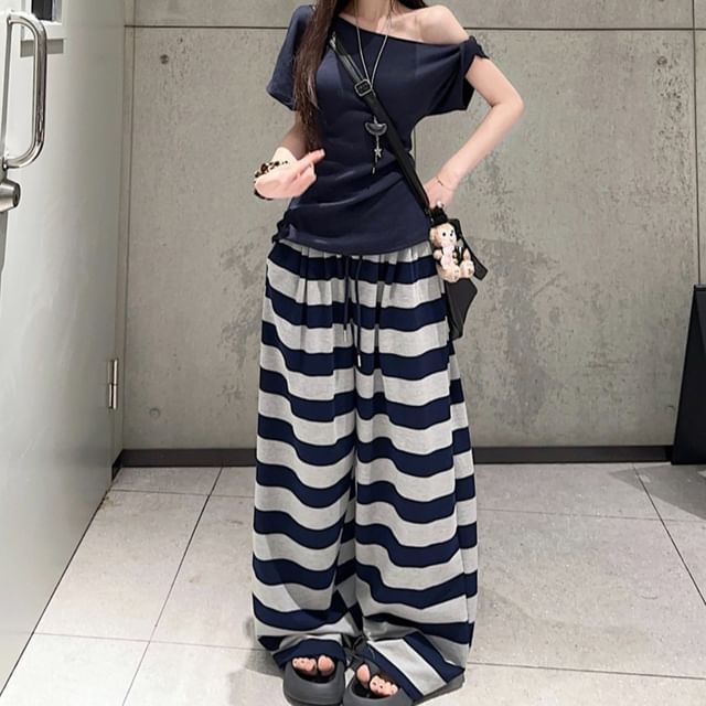 Trendycas Cold-Shoulder Short-Sleeve Plain T-Shirt Mid Rise