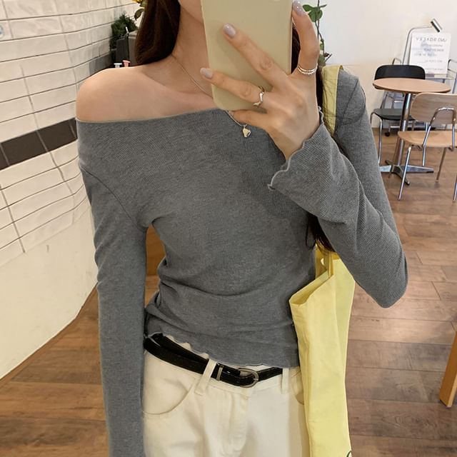 Asiris-Long-Sleeve Off Shoulder Plain T-Shirt