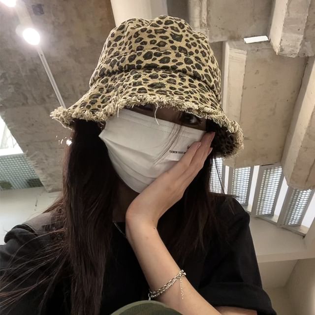 Sparktage-Leopard Print Frayed Bucket Hat