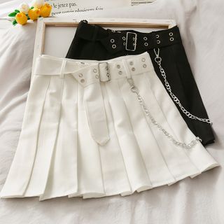 white pleated skirt 08