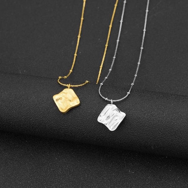 Juanitro-Asymmetrical Metallic Necklace