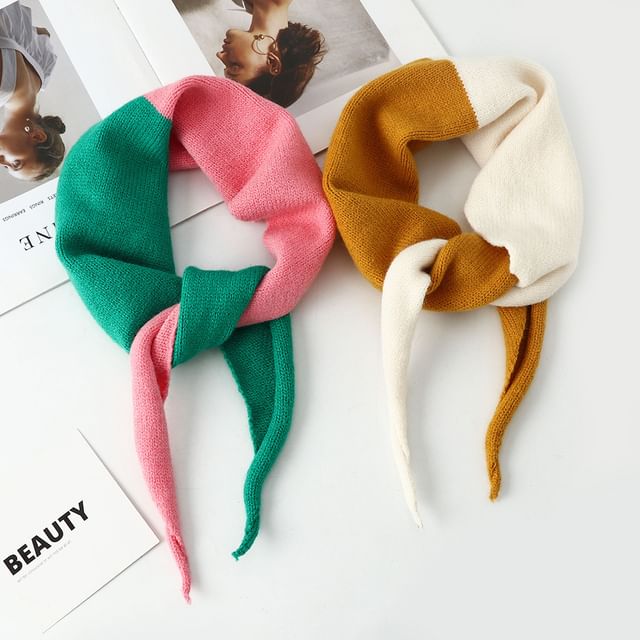 Bolgivy-Twill Triangle Knit Scarf