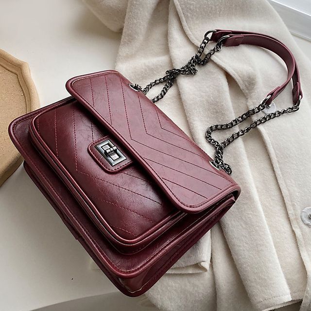 Indenis-Chevron Stitched Flap Shoulder Bag