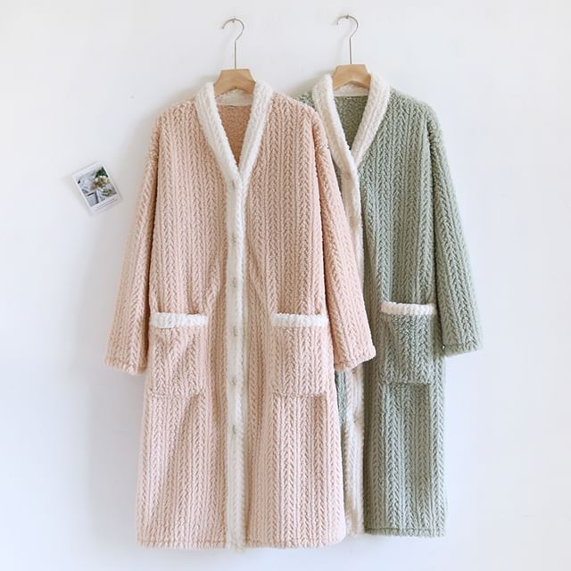 Dogini-V-Neck Contrast Trim Flannel Button Robe