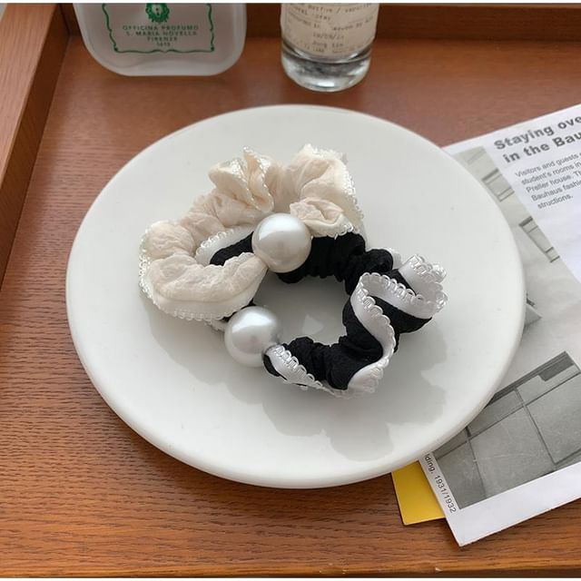 Show Mind-Faux Pearl Lace Trim Scrunchie