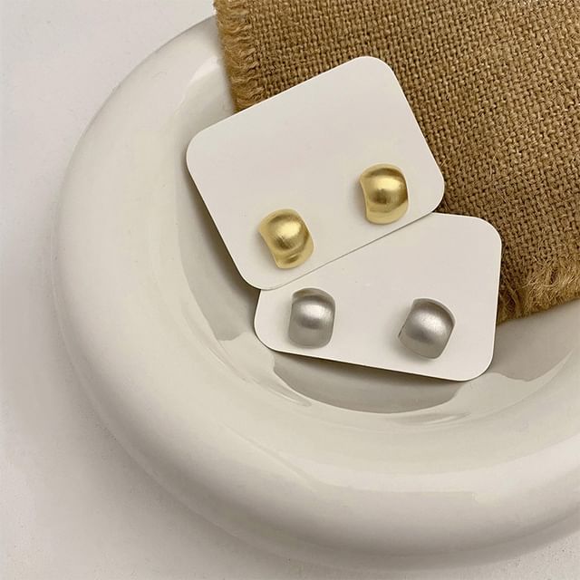 Hansha-Metallic Stud Earring