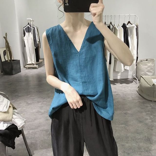 Sienne-V-Neck Plain Tank Top