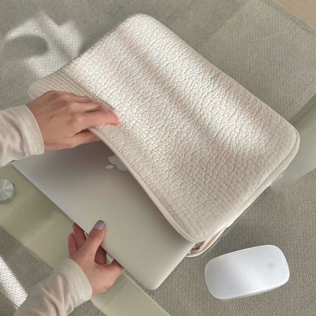 Masoom-Textured Plain Tablet Laptop Sleeve