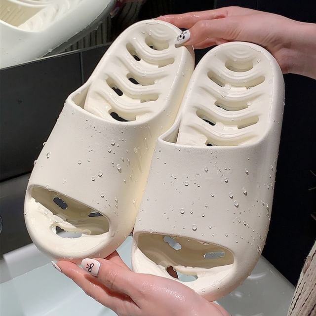 ZORI-Plain Cutout Slippers