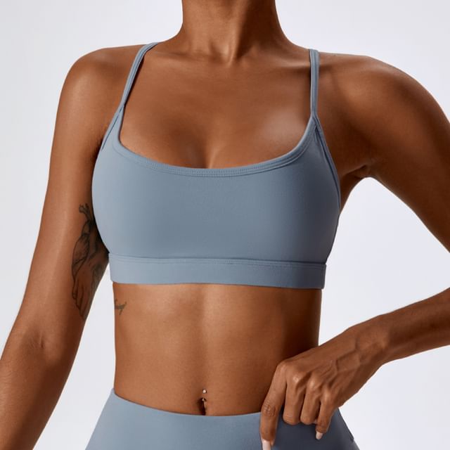 Skinniano - Spaghetti Strap Plain Cross Back Sports Bra Top