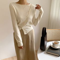 UPTOWNHOLIC - Diagonal-Buttoned Knit Top UPTOWNHOLIC - Diagonal-Buttoned Knit Top