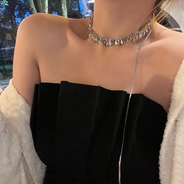 Jael-Fringed Alloy Choker