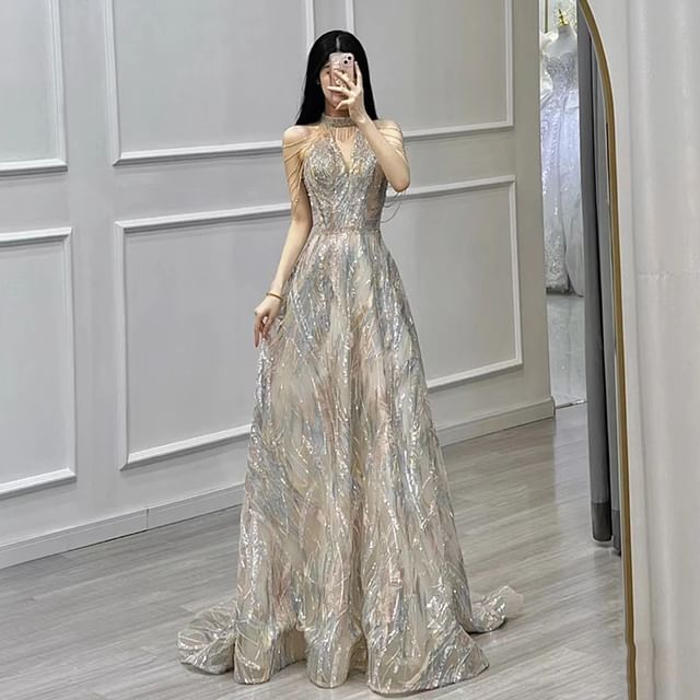 Fioridi-Halter V-Neck Cold Shoulder Sequin Fringed A-Line Evening Gown
