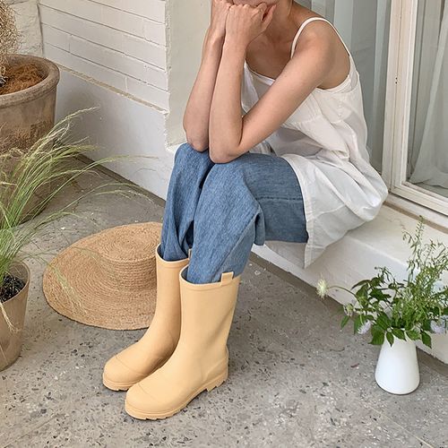 Mid calf hot sale rubber boots