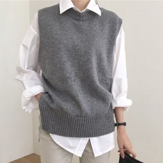 The Cat's Den - Round Neck Sweater Vest | YesStyle