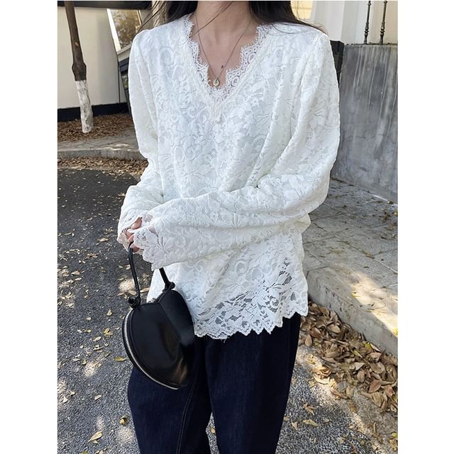 Essere-Long-Sleeve V-Neck Plain Lace Top