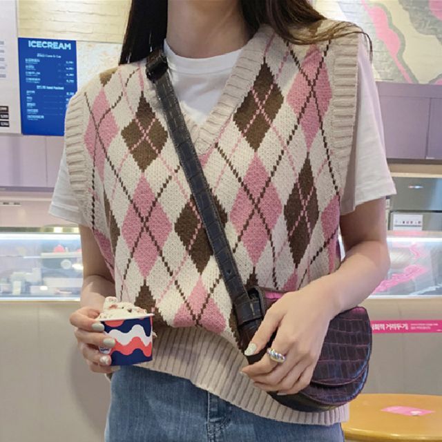 Amyway-V-Neck Argyle Sweater Vest