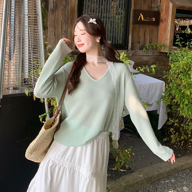 Gwendolyn-Long-Sleeve V-Neck Plain Knit Top