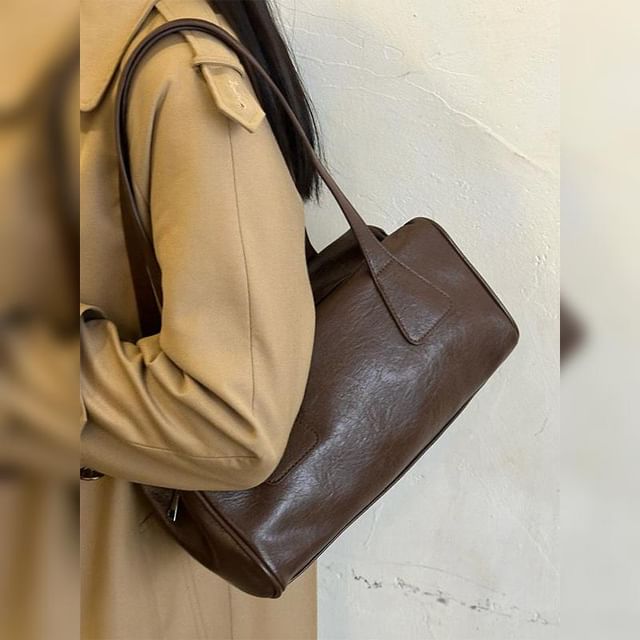 Indenis-Faux Leather Plain Shoulder Bag