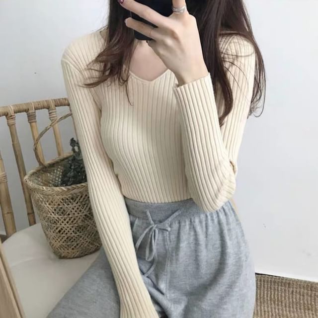 Sisyphi-V-Neck Plain Ribbed Sweater