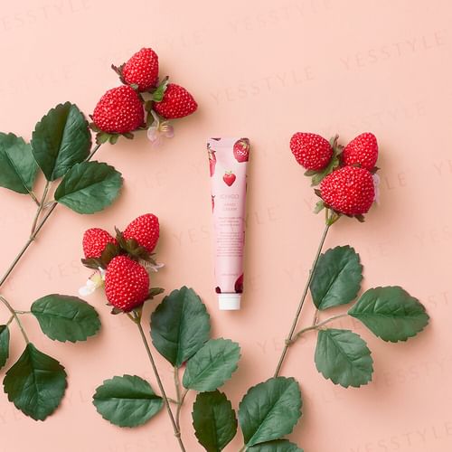 Daily Aroma Japan Strawberry Mini Hand Cream