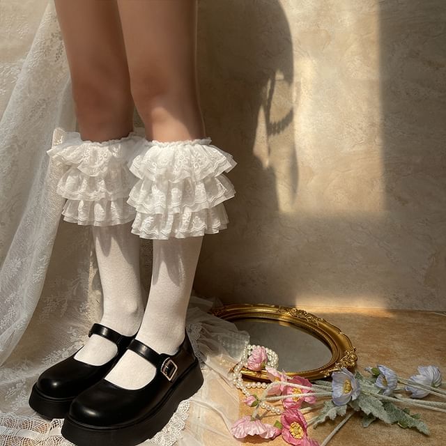 Gentiana-Plain Ruffle Lace Trim Socks