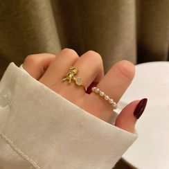 Hollyhock - Faux Pearl Ring / Bear Alloy Ring