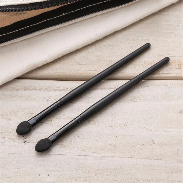 KAI-cosmeup Eyeshadow Applicator Long Handle