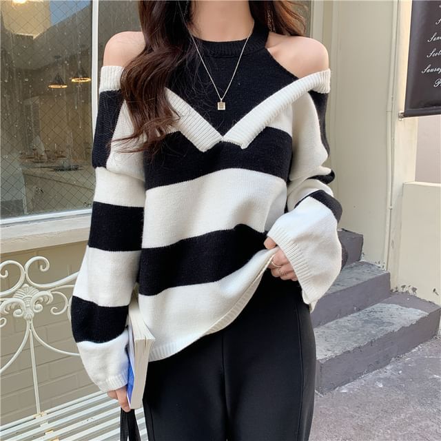 Beaustreet-Crew Neck Cold-Shoulder Two Tone Sweater