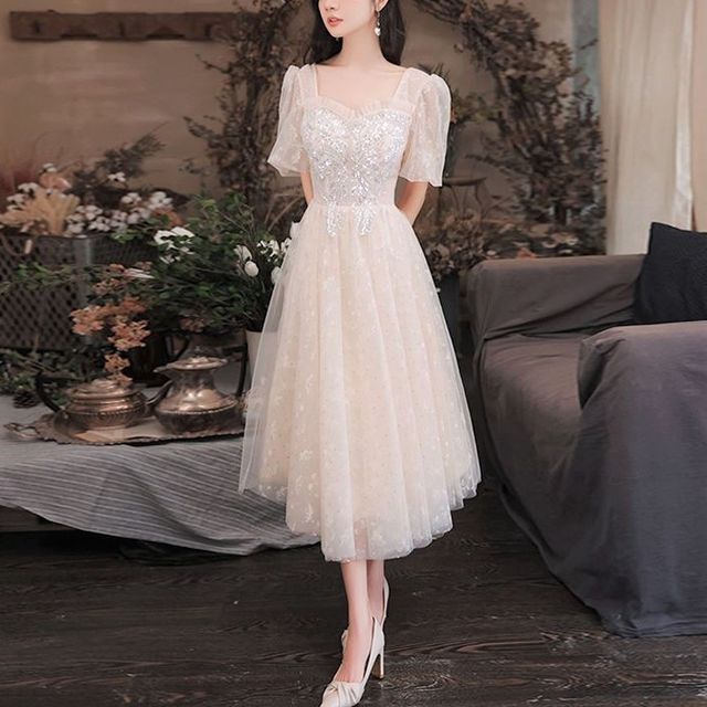 puff sleeve dress with square neck Black 1930s Lace-Up taker looking to make a statement Square Neck Wedding Dress with