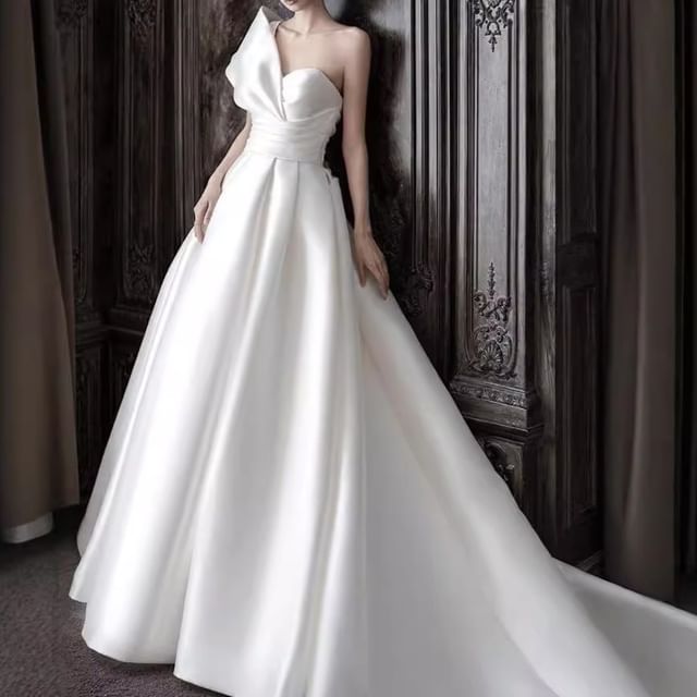 DreesHouse-Cap-Sleeve One-Shoulder Plain A-Line Wedding Gown
