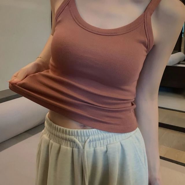 Everose-Scoop Neck Plain Padded Tank Top