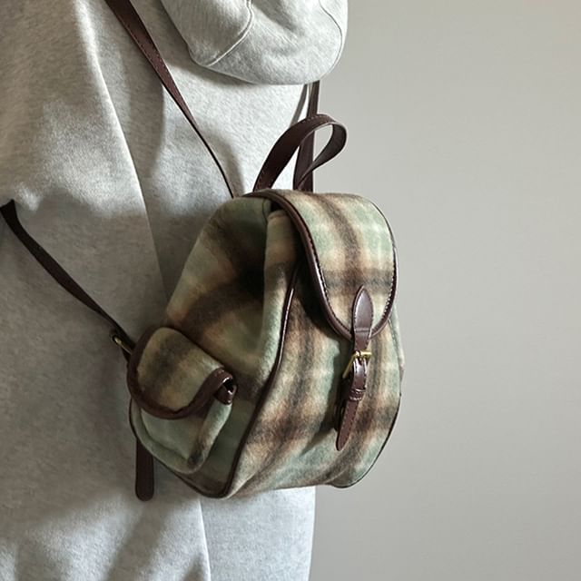 Bolso-Plaid Buckled Flap Backpack
