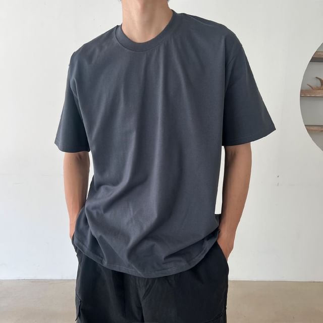 SeoulPop-Short-Sleeve Round Neck Plain Tee