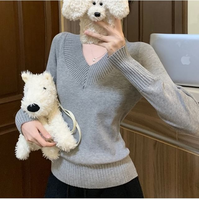 Whoosh-Long-Sleeve V-Neck Plain Knit Top