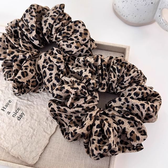 enthice-Leopard Print Scrunchie