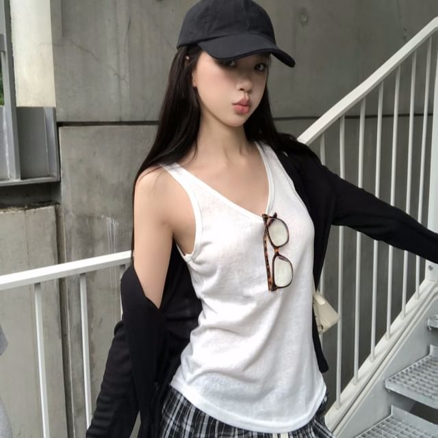 Maisee-V-Neck Plain Tank Top