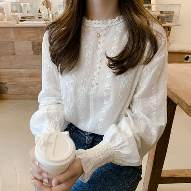 Maisee-Puff-Sleeve Plain Lace Trim Blouse