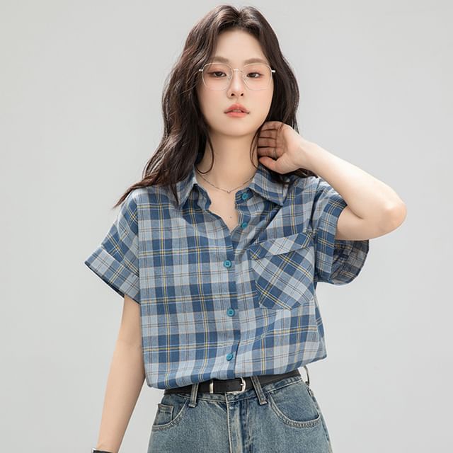 JVL-Short Sleeve Collared Plaid Shirt