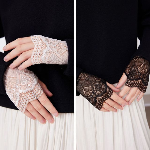 MIOW-Lace Wrist Cuffs