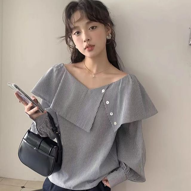Everose-Long-Sleeve V-Neck Ruffle Buttoned Blouse