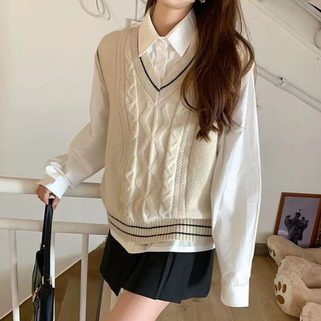 Essere-V-Neck Striped Cable Knit Sweater Vest
