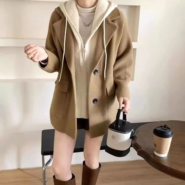 Hevnir-Collared Plain Button Coat