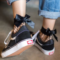 Shippo - Bow Fishnet Socks Shippo - Bow Fishnet Socks